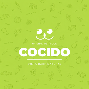 Portada verde de Bocado Natural Pet Food para la línea "Cocido", dieta BARF natural, con logo del perro e ilustraciones de ingredientes como pollo, zanahoria, espinaca, kéfir y cúrcuma de fondo.