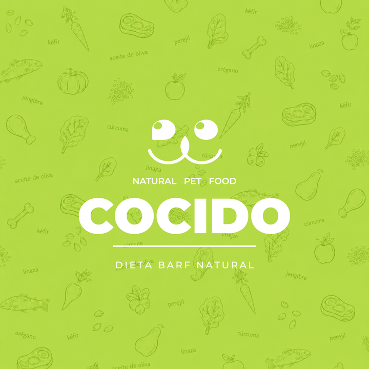 Portada verde de Bocado Natural Pet Food para la línea "Cocido", dieta BARF natural, con logo del perro e ilustraciones de ingredientes como pollo, zanahoria, espinaca, kéfir y cúrcuma de fondo.